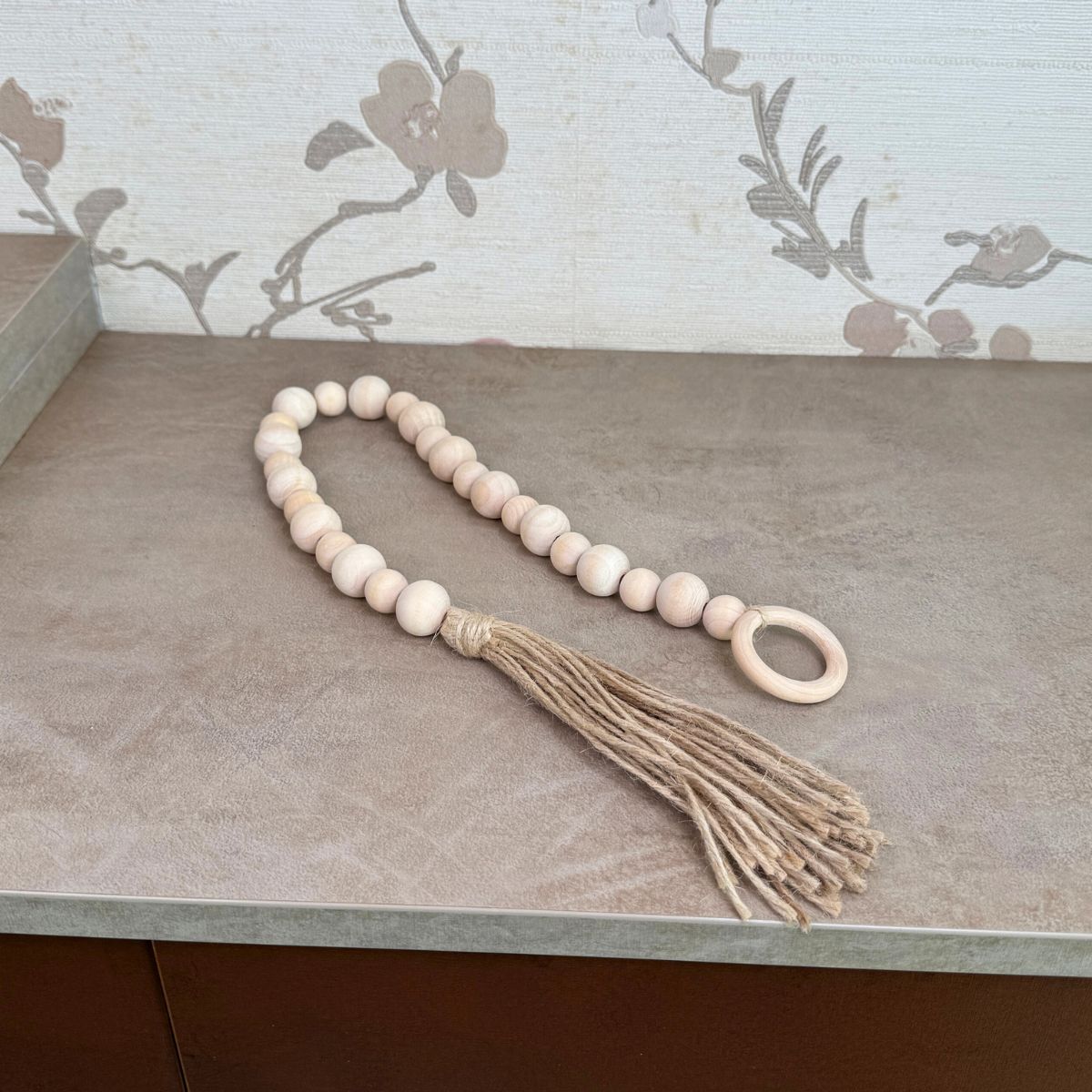 Colar de Mesa Decorativo em Madeira Bege