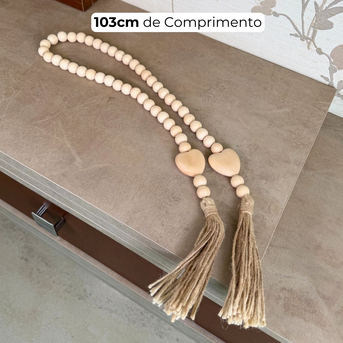 Colar de Mesa Decorativo em Madeira Bege Corações
