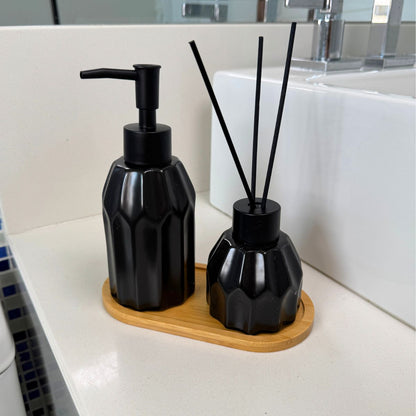Kit Banheiro Aromas 3 Peças - Conjunto Dispenser e Aromatizador em Porcelana com Bandeja em Bambu