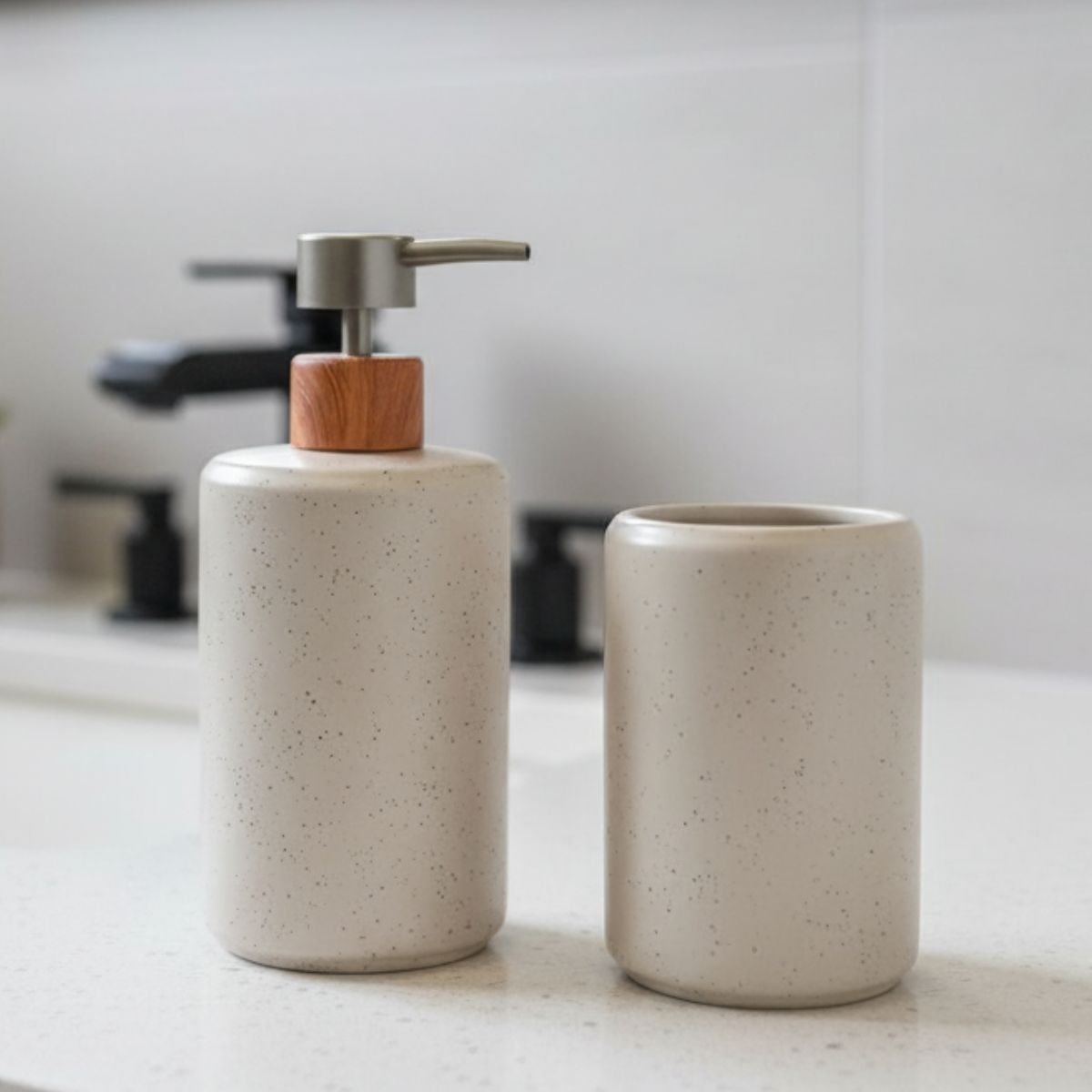 Kit Banheiro 2 Peças Lavabo Conjunto Saboneteira Dispenser e Porta Escovas Porcelana