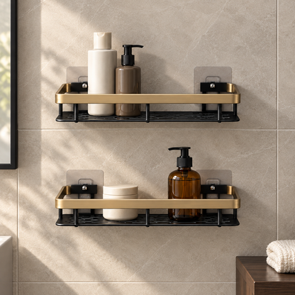 Ilustração frontal do kit VitaAlu preto com borda dourada em banheiro com porcelanato e madeira escura.