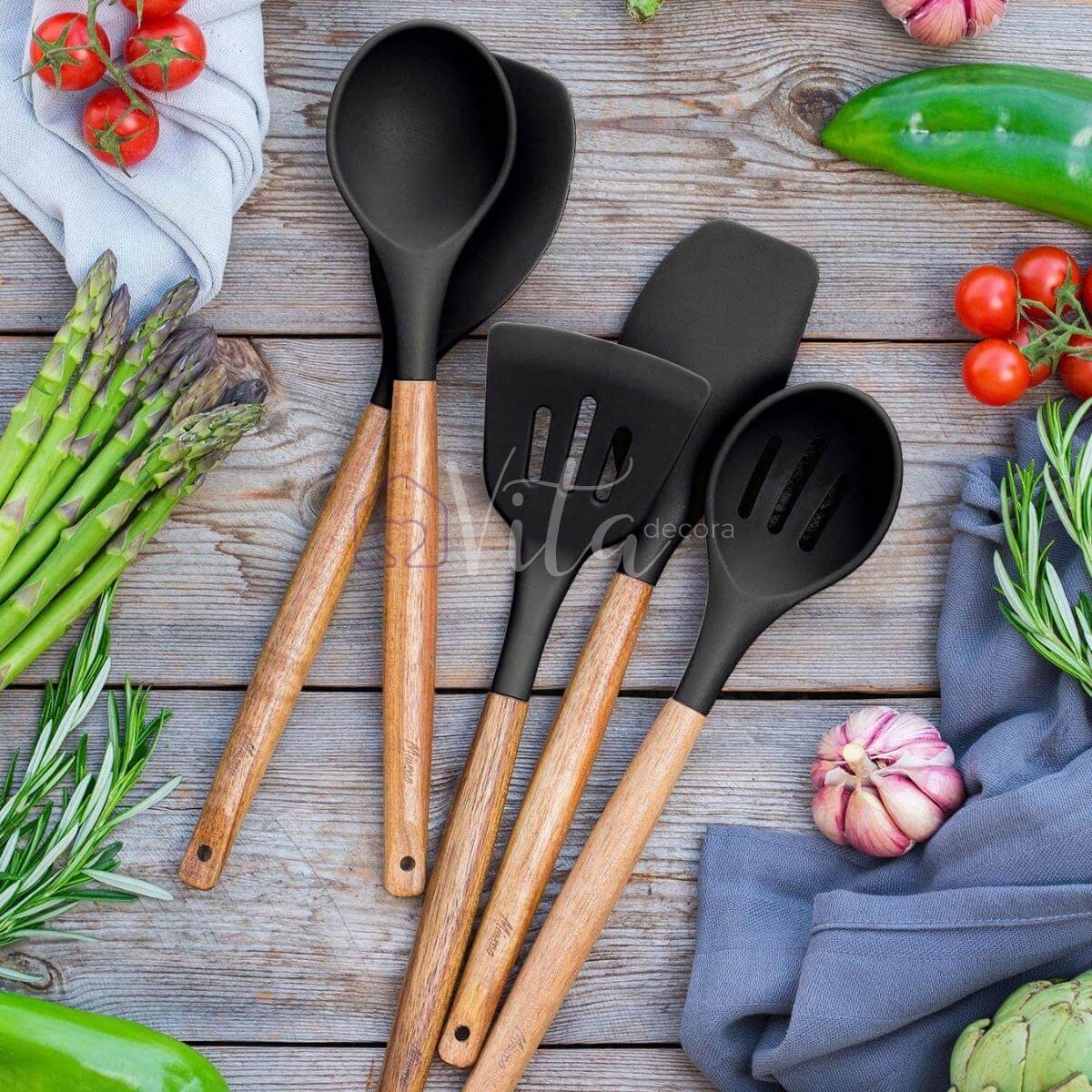 KitCozy - Kit 12 Utensílios Silicone com Cabo em Madeira